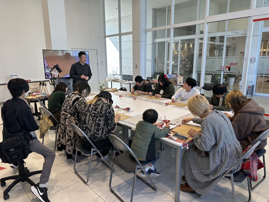 ダンボールや紙を使って生き物が作れるワークショップ開催